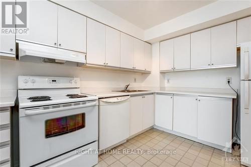 1501 - 2760 Carousel Crescent, Ottawa, ON - Indoor Photo Showing Kitchen