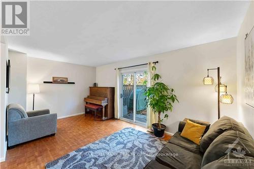 1735 Trappist Lane, Ottawa, ON - Indoor Photo Showing Living Room