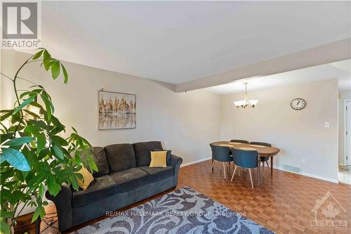 1735 Trappist Lane, Ottawa, ON - Indoor Photo Showing Living Room