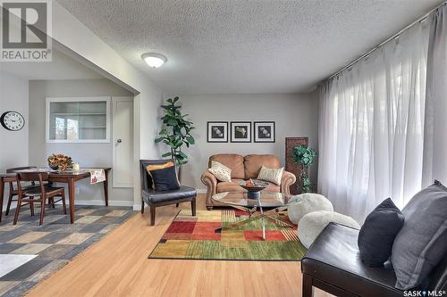 3704 Sherwood Drive, Regina, SK - Indoor Photo Showing Living Room