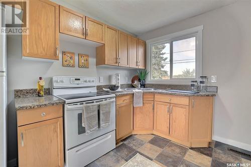 3704 Sherwood Drive, Regina, SK - Indoor Photo Showing Kitchen