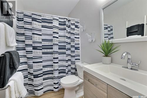 3704 Sherwood Drive, Regina, SK - Indoor Photo Showing Bathroom