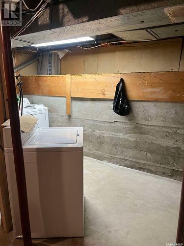 548 King Street, Regina, SK - Indoor Photo Showing Laundry Room