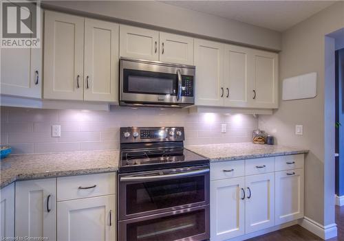 Upgraded stove with double oven. Built in microwave. - 625 Blackbridge Road Unit# 12, Cambridge, ON - Indoor Photo Showing Kitchen