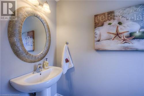 Powder room on the main floor - 625 Blackbridge Road Unit# 12, Cambridge, ON - Indoor Photo Showing Bathroom