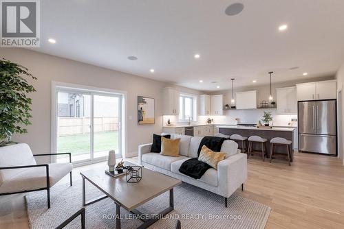 16 Allister Drive, Middlesex Centre, ON - Indoor Photo Showing Living Room