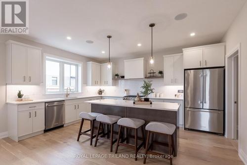 16 Allister Drive, Middlesex Centre, ON - Indoor Photo Showing Kitchen With Upgraded Kitchen