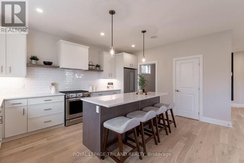 16 Allister Drive, Middlesex Centre, ON - Indoor Photo Showing Kitchen With Upgraded Kitchen