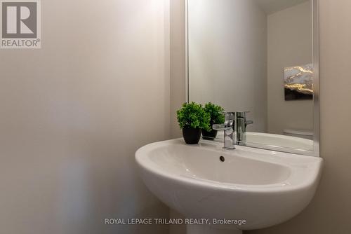 16 Allister Drive, Middlesex Centre, ON - Indoor Photo Showing Bathroom