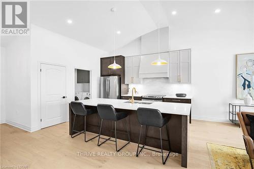 15 - 1080 Upperpoint Avenue, London, ON - Indoor Photo Showing Kitchen With Upgraded Kitchen