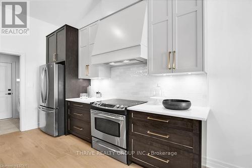 15 - 1080 Upperpoint Avenue, London, ON - Indoor Photo Showing Kitchen With Upgraded Kitchen