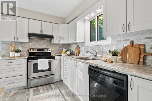 625 Grandview Street S, Oshawa (Donevan), ON - Indoor Photo Showing Kitchen With Double Sink With Upgraded Kitchen