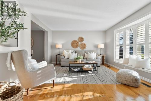 625 Grandview Street S, Oshawa (Donevan), ON - Indoor Photo Showing Living Room