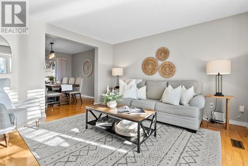 625 Grandview Street S, Oshawa (Donevan), ON - Indoor Photo Showing Living Room