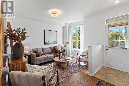 571 Shaftsbury Street, Oshawa (Eastdale), ON - Indoor Photo Showing Living Room