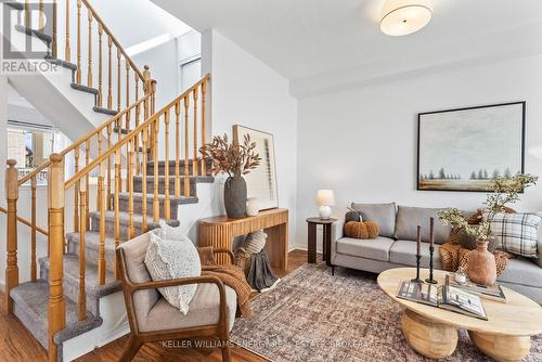 571 Shaftsbury Street, Oshawa (Eastdale), ON - Indoor Photo Showing Living Room