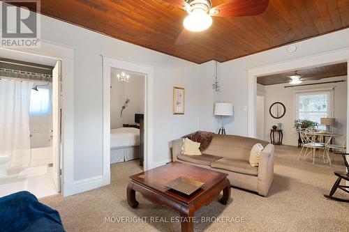 107 Carlton Street, St. Catharines (452 - Haig), ON - Indoor Photo Showing Living Room