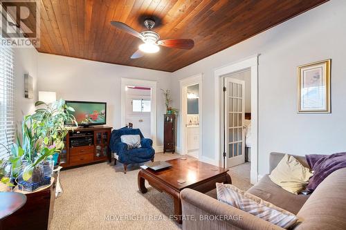 107 Carlton Street, St. Catharines (452 - Haig), ON - Indoor Photo Showing Living Room