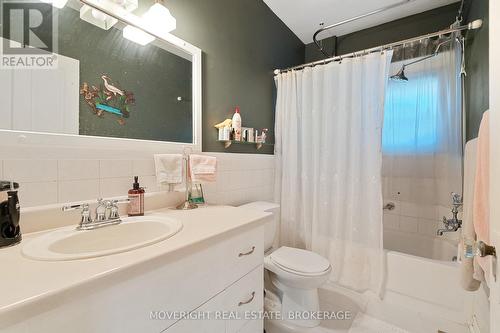 107 Carlton Street, St. Catharines (452 - Haig), ON - Indoor Photo Showing Bathroom