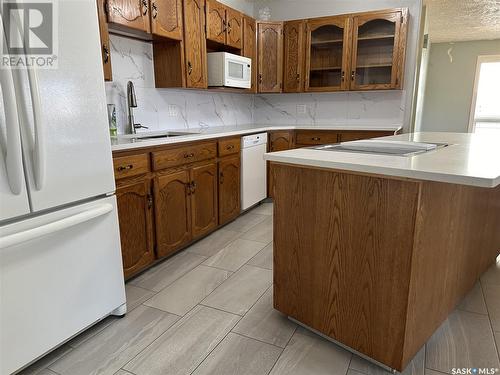 723 Dieppe Drive, Weyburn, SK - Indoor Photo Showing Kitchen