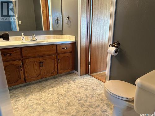 723 Dieppe Drive, Weyburn, SK - Indoor Photo Showing Bathroom