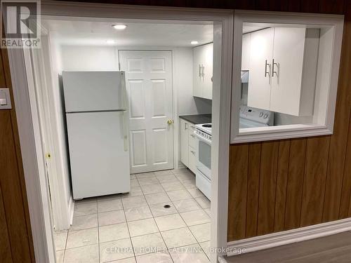 114 Bond Crescent, Richmond Hill, ON - Indoor Photo Showing Kitchen