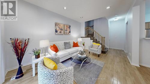 9 - 2 Cox Boulevard, Markham, ON - Indoor Photo Showing Living Room