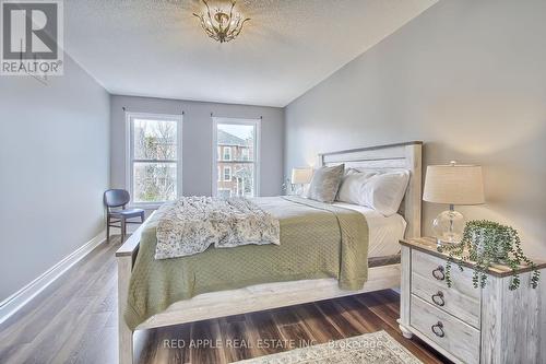 61 Amberhill Way, Aurora, ON - Indoor Photo Showing Bedroom