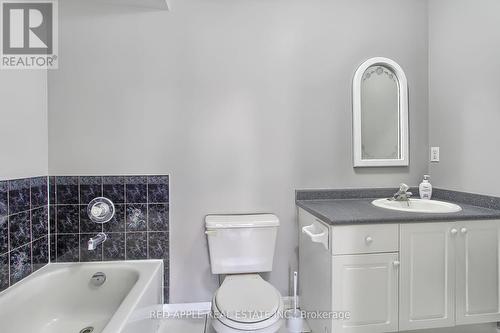 61 Amberhill Way, Aurora, ON - Indoor Photo Showing Bathroom