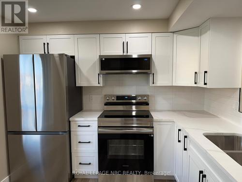 51 - 242 Lakeport Road, St. Catharines (443 - Lakeport), ON - Indoor Photo Showing Kitchen With Stainless Steel Kitchen