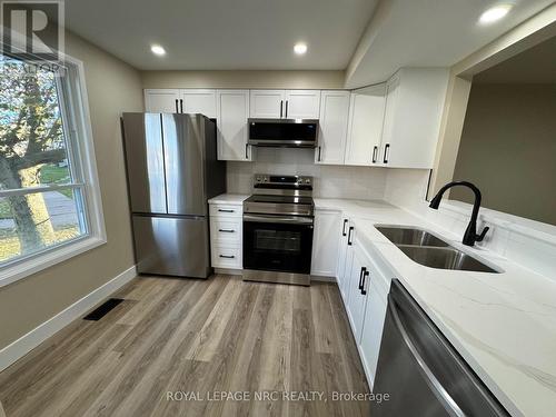 51 - 242 Lakeport Road, St. Catharines (443 - Lakeport), ON - Indoor Photo Showing Kitchen With Double Sink