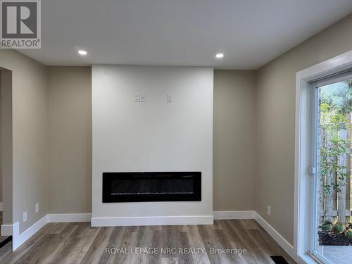 51 - 242 Lakeport Road, St. Catharines (443 - Lakeport), ON - Indoor With Fireplace