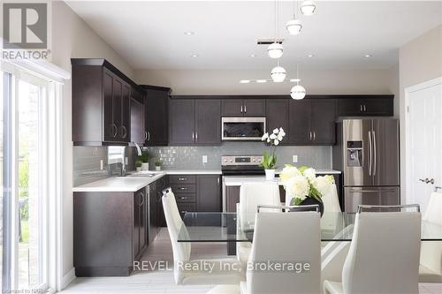 7819 Pender Street, Niagara Falls, ON - Indoor Photo Showing Kitchen