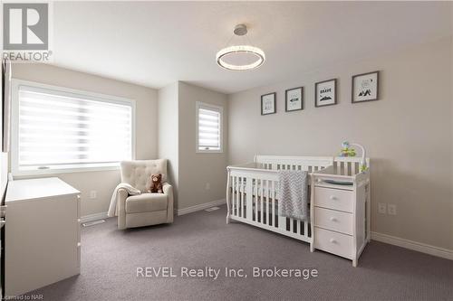 7819 Pender Street, Niagara Falls, ON - Indoor Photo Showing Bedroom