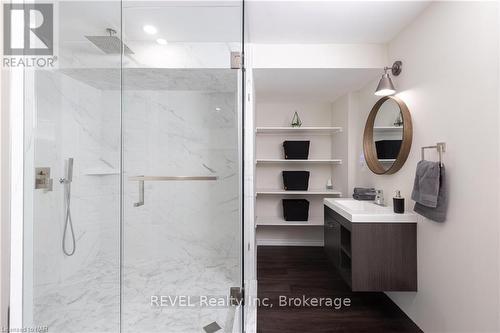 7819 Pender Street, Niagara Falls, ON - Indoor Photo Showing Bathroom