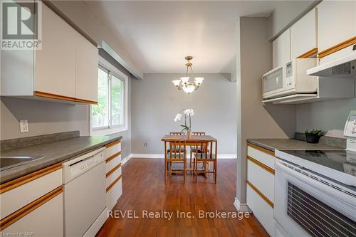 11 Rendale Avenue, St. Catharines, ON - Indoor Photo Showing Kitchen