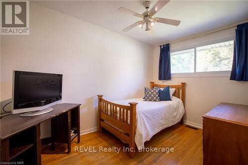 11 Rendale Avenue, St. Catharines, ON - Indoor Photo Showing Bedroom