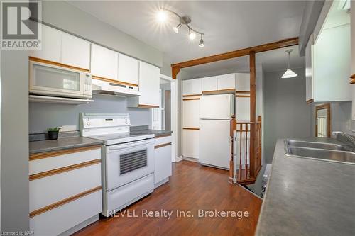 11 Rendale Avenue, St. Catharines, ON - Indoor Photo Showing Kitchen With Double Sink