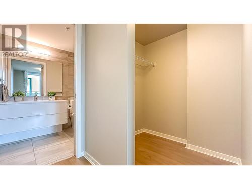 702 2888 Cambie Street, Vancouver, BC - Indoor Photo Showing Bathroom