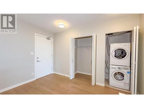 702 2888 Cambie Street, Vancouver, BC - Indoor Photo Showing Laundry Room