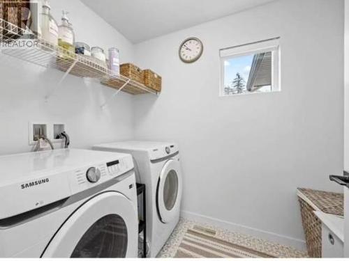 Upper Floor 11229 250B Street, Maple Ridge, BC - Indoor Photo Showing Laundry Room