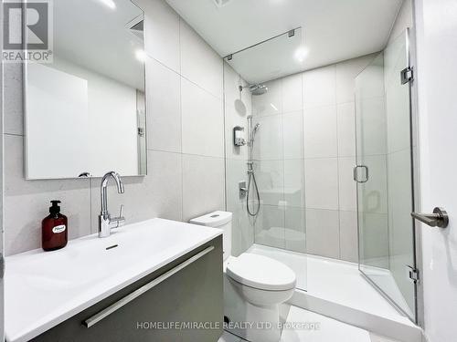 105 - 7 Watkinson Avenue, Toronto, ON - Indoor Photo Showing Bathroom