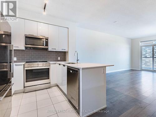 1411 - 35 Watergarden Drive, Mississauga, ON - Indoor Photo Showing Kitchen