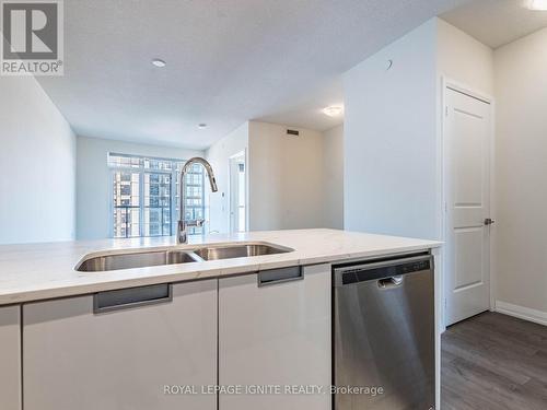 1411 - 35 Watergarden Drive, Mississauga, ON - Indoor Photo Showing Kitchen With Double Sink