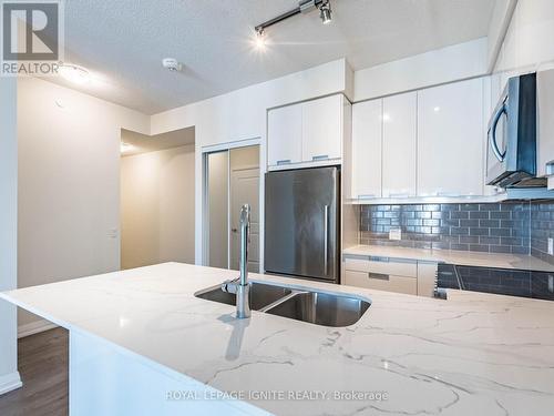 1411 - 35 Watergarden Drive, Mississauga, ON - Indoor Photo Showing Kitchen