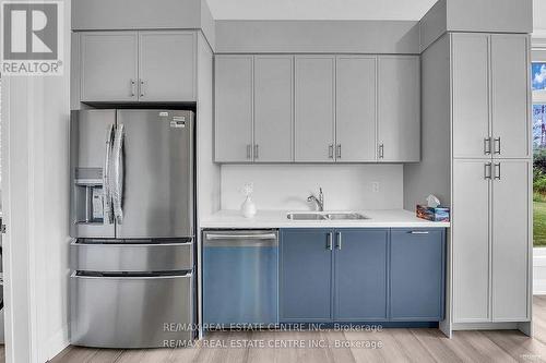 119 Sladden Court, Blue Mountains, ON - Indoor Photo Showing Kitchen With Double Sink