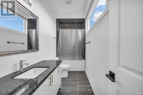 119 Sladden Court, Blue Mountains, ON - Indoor Photo Showing Bathroom