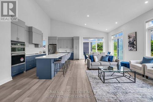 119 Sladden Court, Blue Mountains, ON - Indoor Photo Showing Living Room