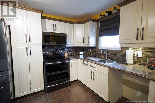 47 Principale Street, Sainte-Anne-De-Madawaska, NB - Indoor Photo Showing Kitchen