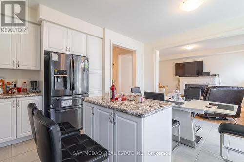 19 Conductor Avenue, Whitchurch-Stouffville, ON - Indoor Photo Showing Kitchen